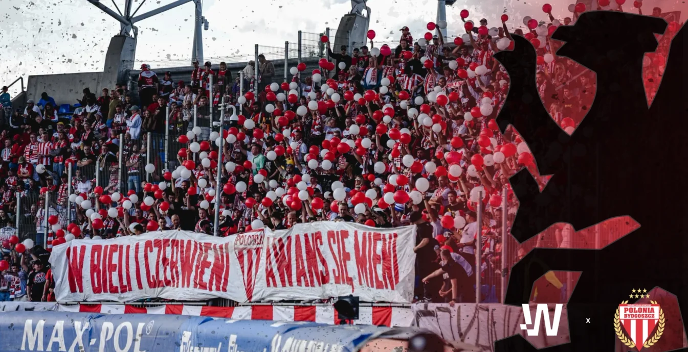 Trybuna z kibicami Polonii Bydgoszcz - klubu sponsorowanego przez Wise People
